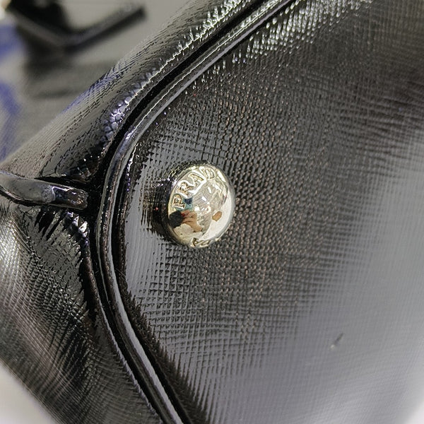 Galleria Medium Saffiano Calfskin Black