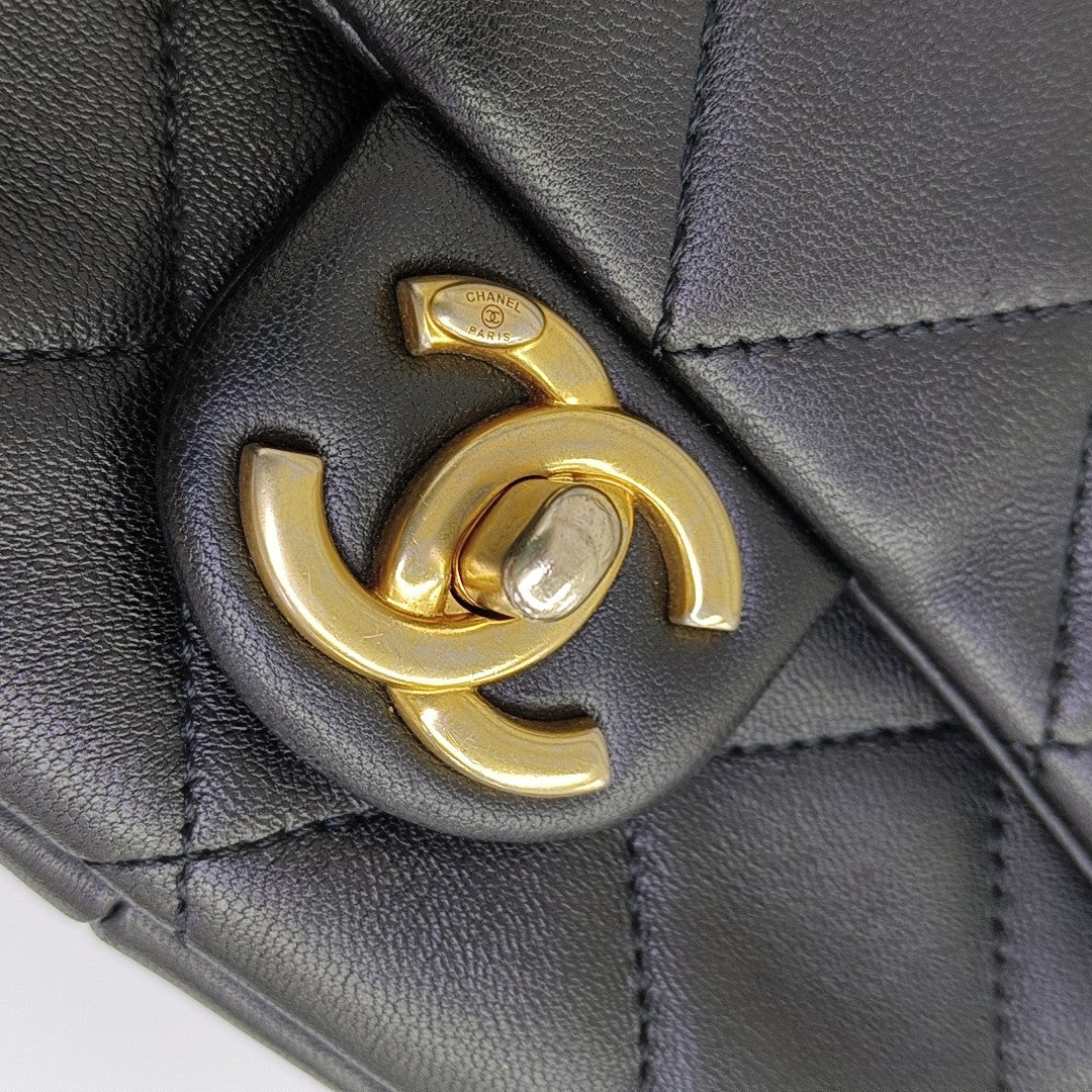 IN THE LOOP Small Quilted Lambskin Black