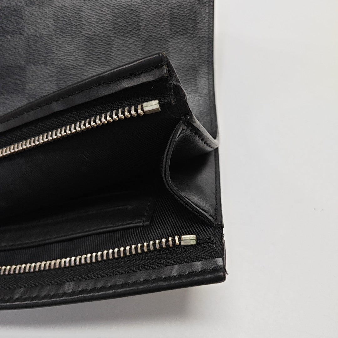 Pochette Voyag MM Damier Graphite Coated Canvas Gray