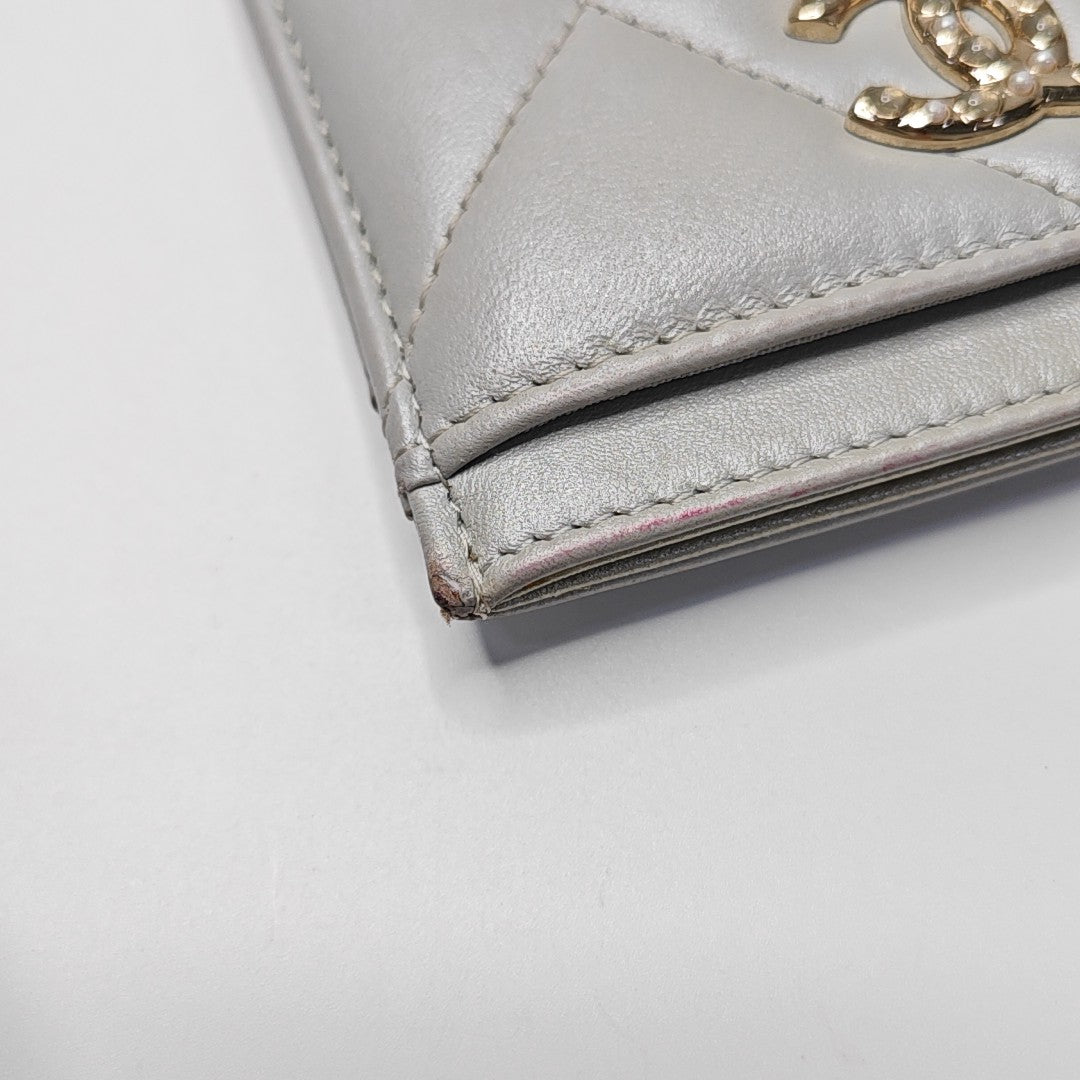 CHANEL 19 Small Quilted Lambskin Gray Wallet