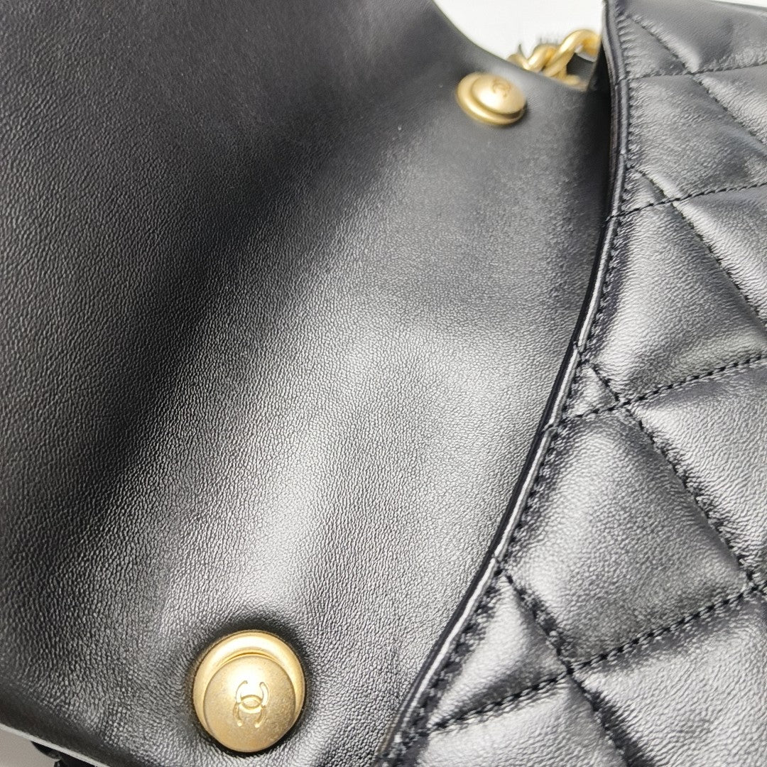 CLASSIC FLAP Piel de cordero acolchada negra