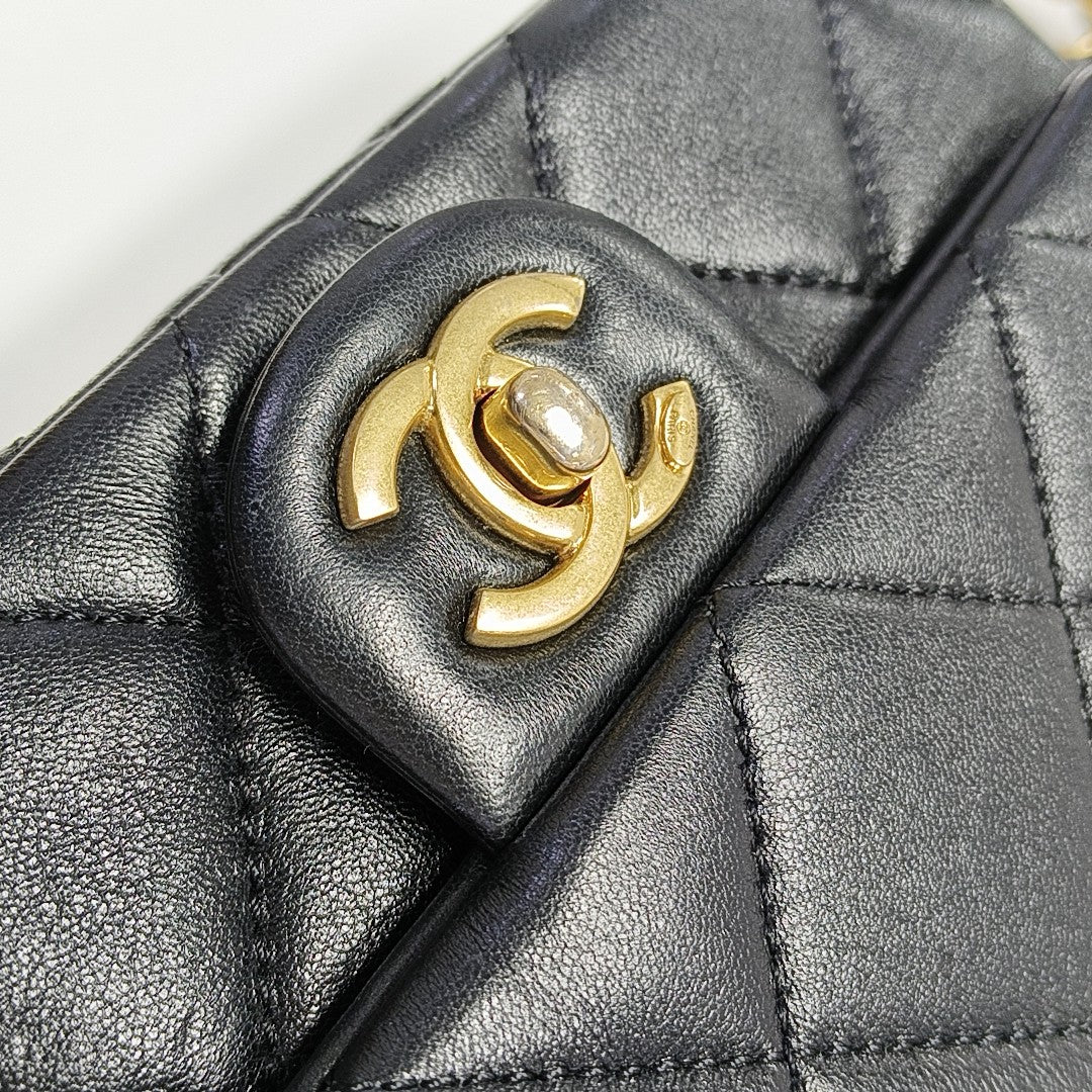 CLASSIC FLAP Quilted Lambskin Black