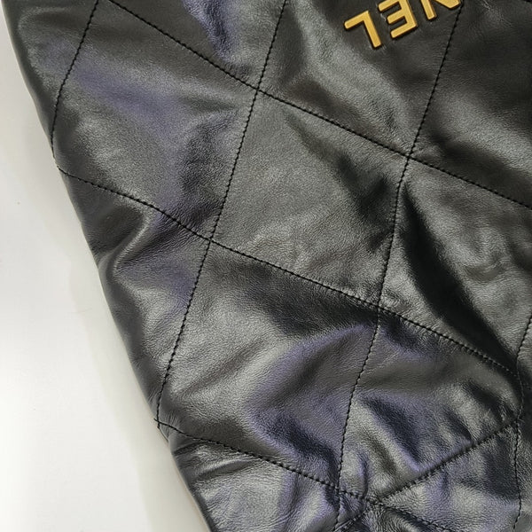 CHANEL 22 Medium Quilted Calfskin Black