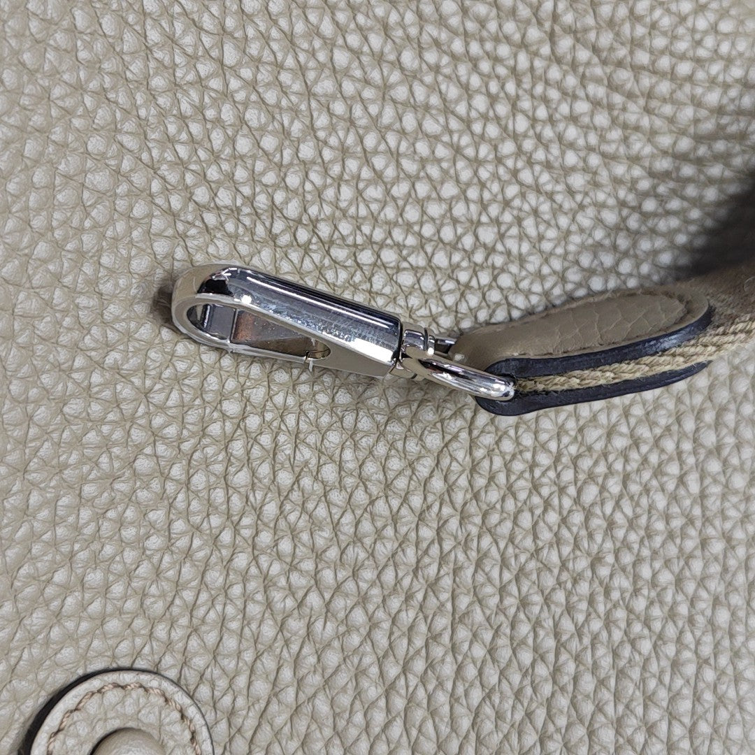 Evelyne Clemence Gray