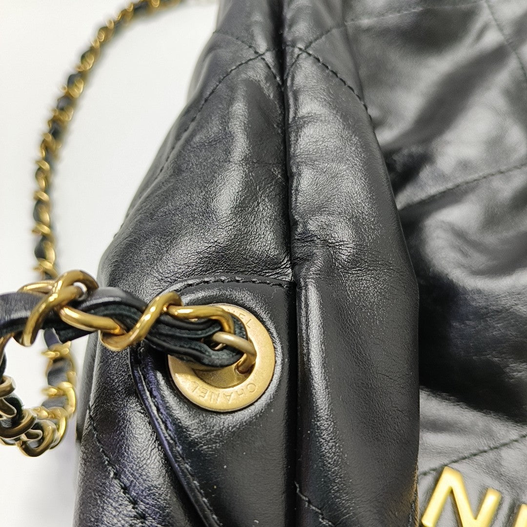 CHANEL 22 Small Quilted Calfskin Black