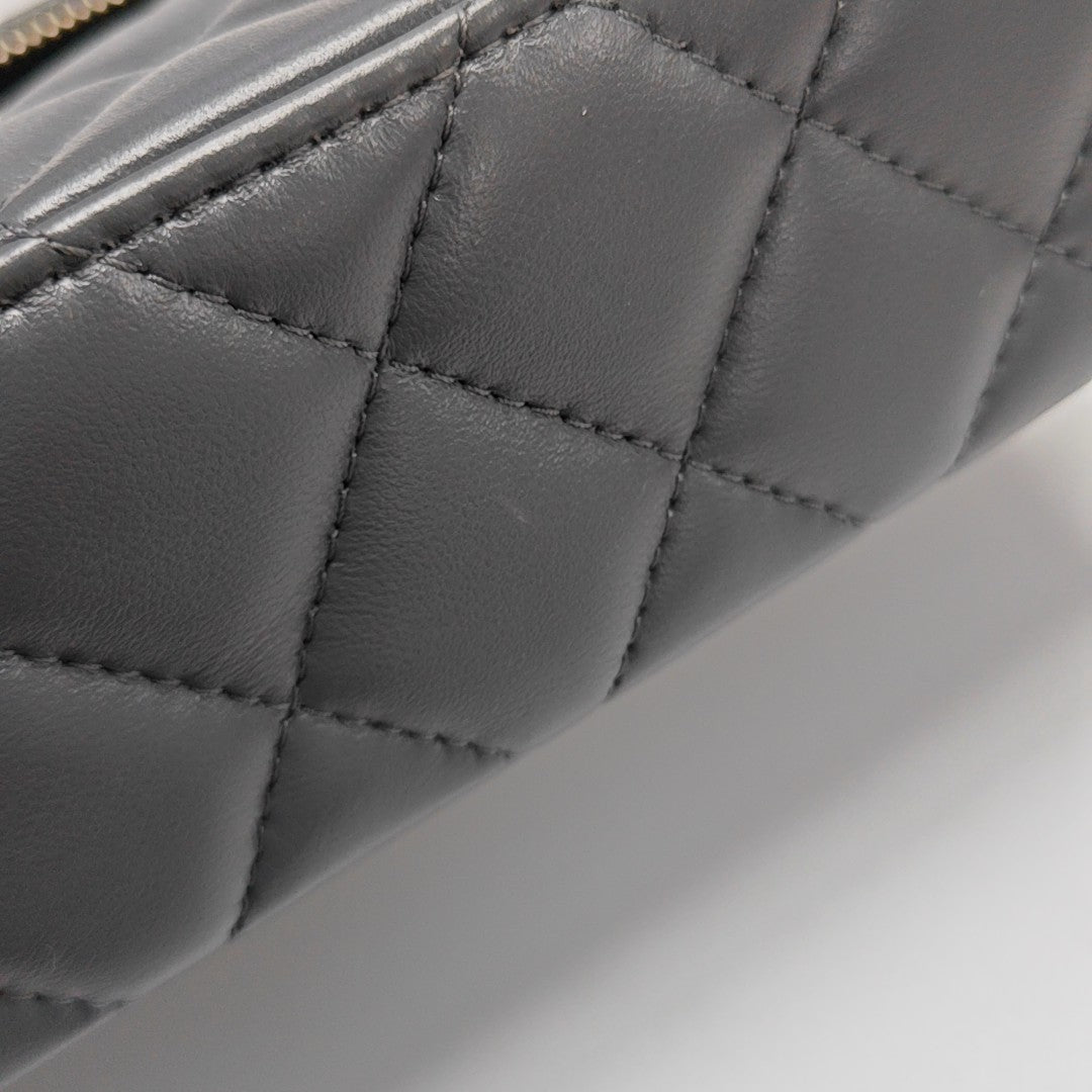 VANITY CASE Quilted Lambskin Gray