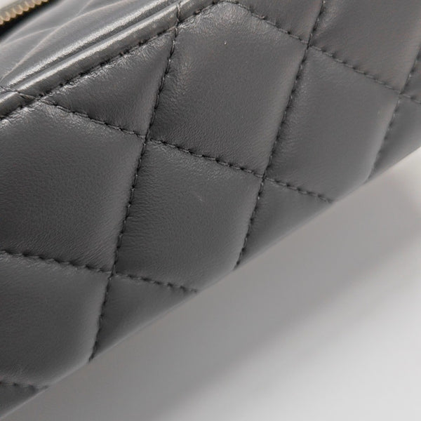 VANITY CASE Quilted Lambskin Gray