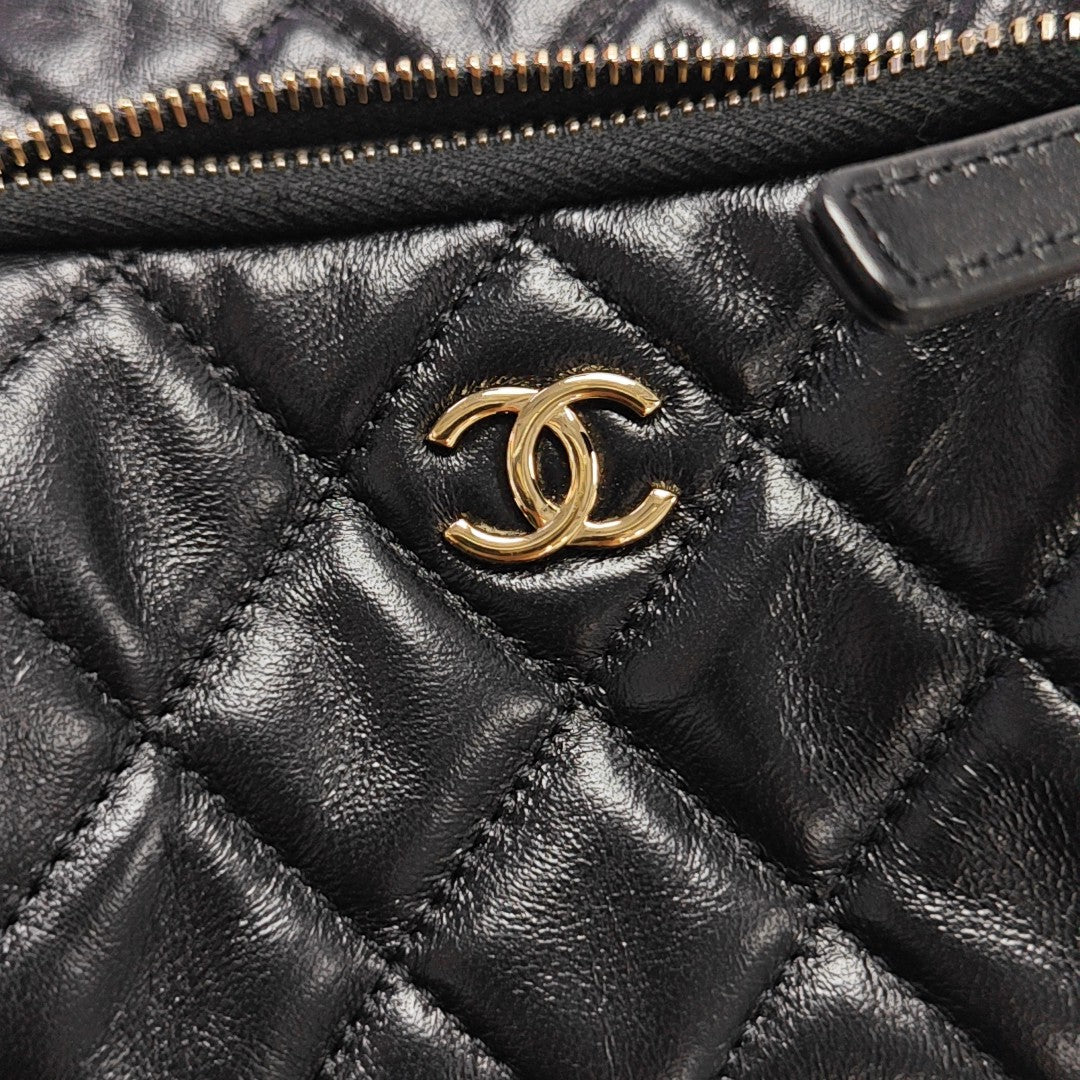 Quilted Lambskin Shoulder Bag Black