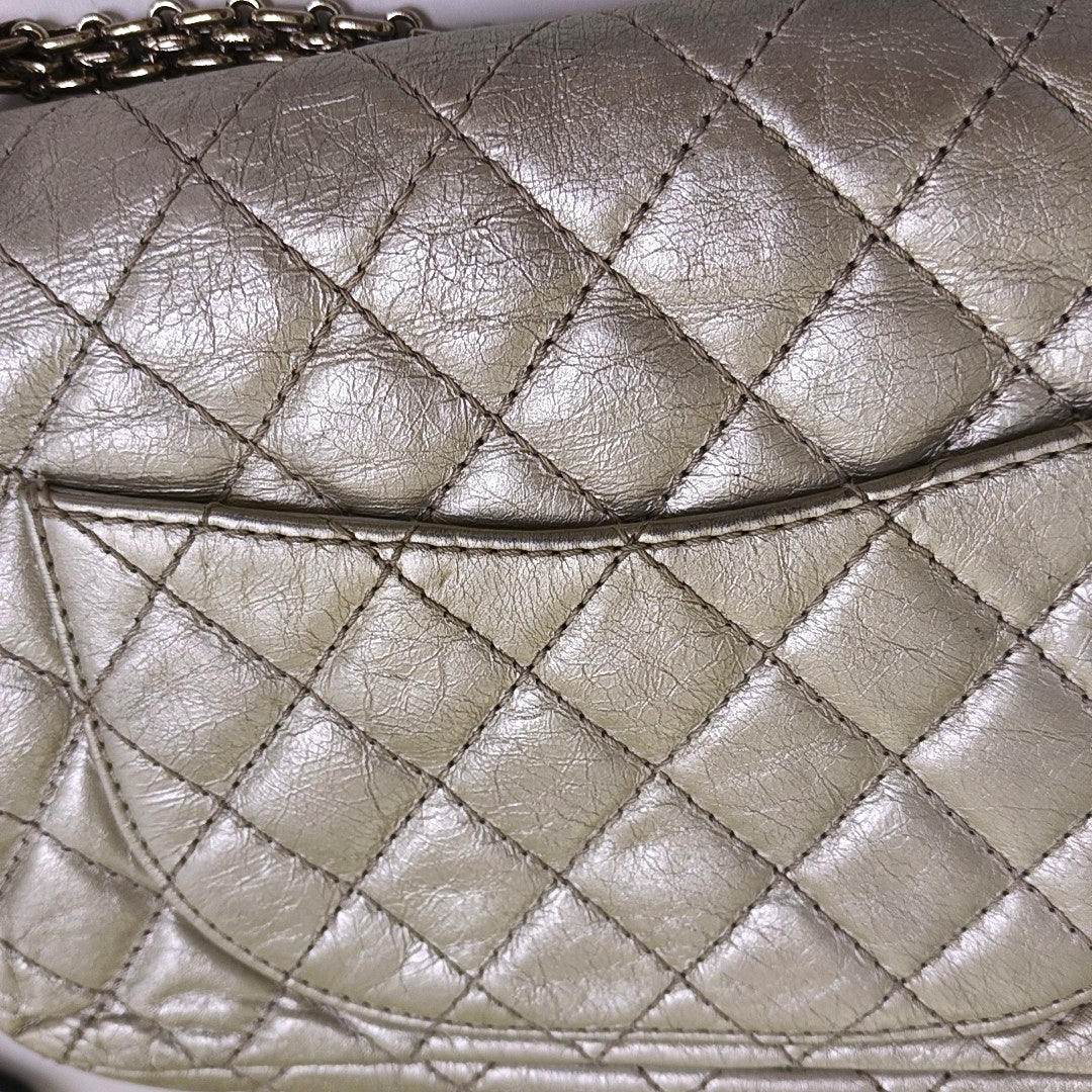 Authenticated pre-owned  2.55 225 (small) Quilted Calfskin Silver - Crossbody Bag at Looply