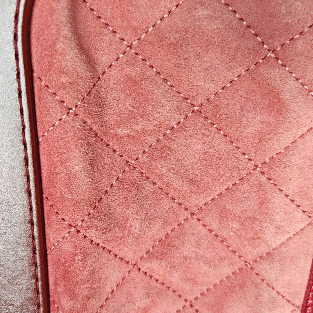 Authenticated pre-owned  GABRIELLE Small Quilted Suede Red - Shoulder Bag at Looply