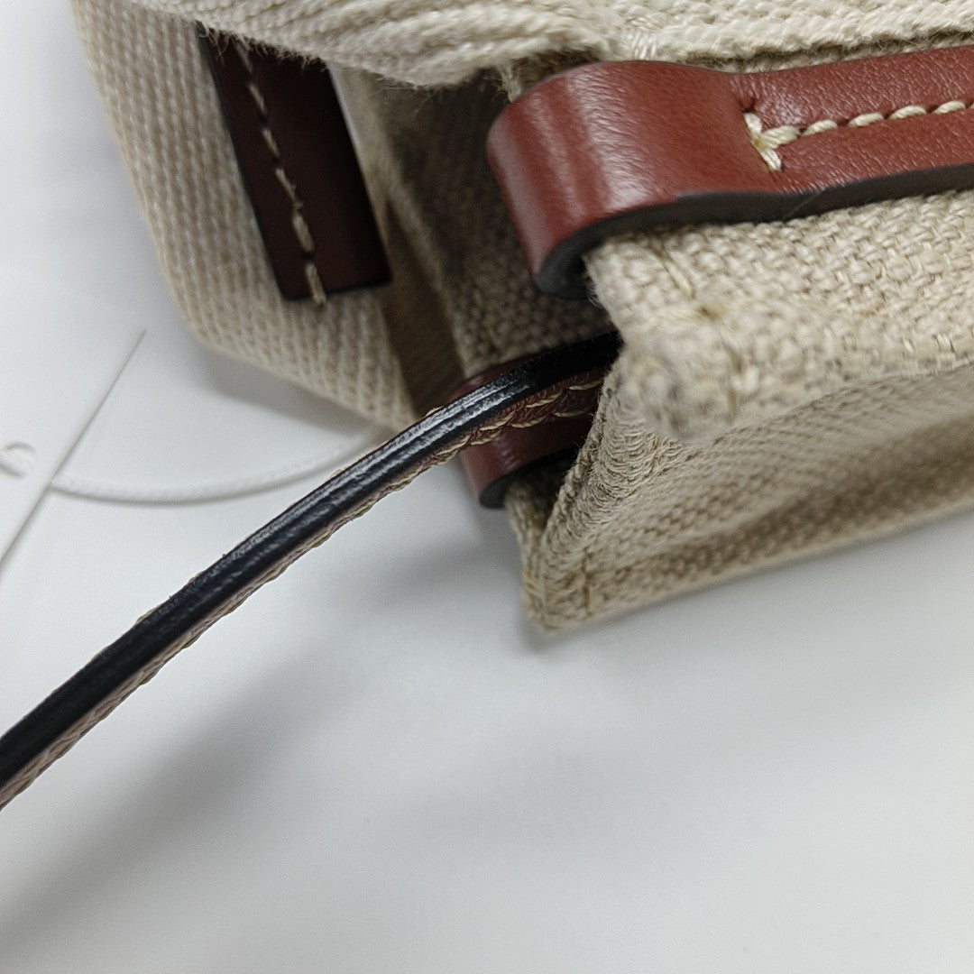 Woody Nano Canvas Beige
