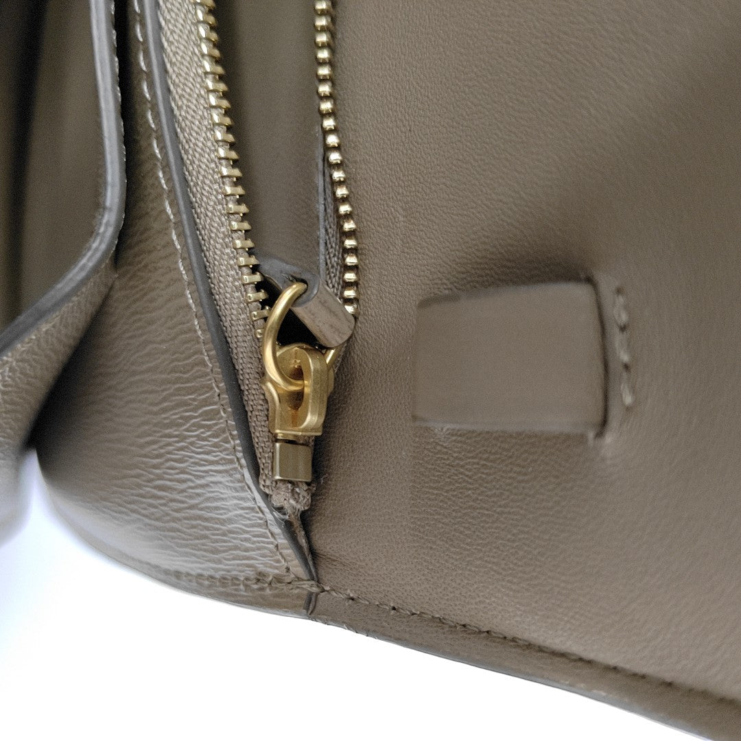 CLASSIC BOX Medium Calfskin Beige