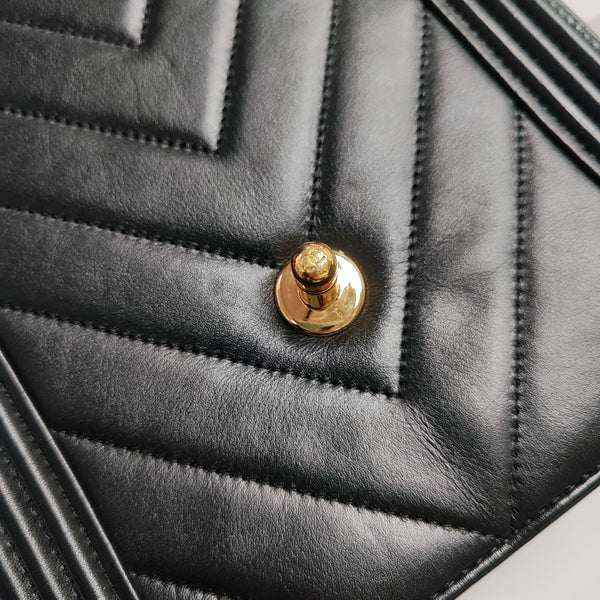 Authenticated pre-owned  BOY CHANEL Chevron Calfskin Black - Crossbody Bag at Looply
