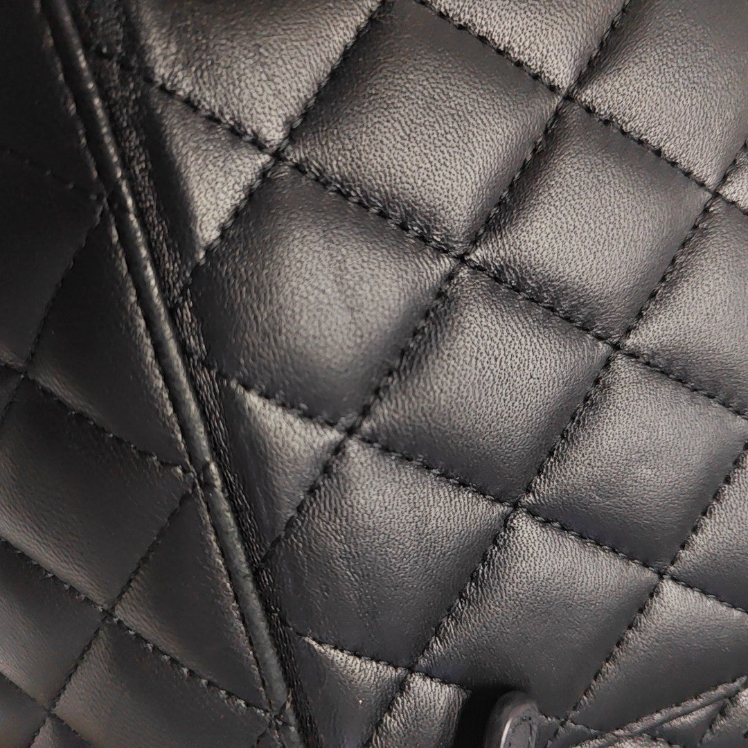 VANITY CASE Small Quilted Lambskin Black
