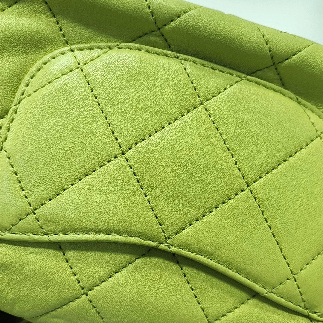 Authenticated pre-owned  CLASSIC FLAP Mini Quilted Lambskin Green - Shoulder Bag at Looply
