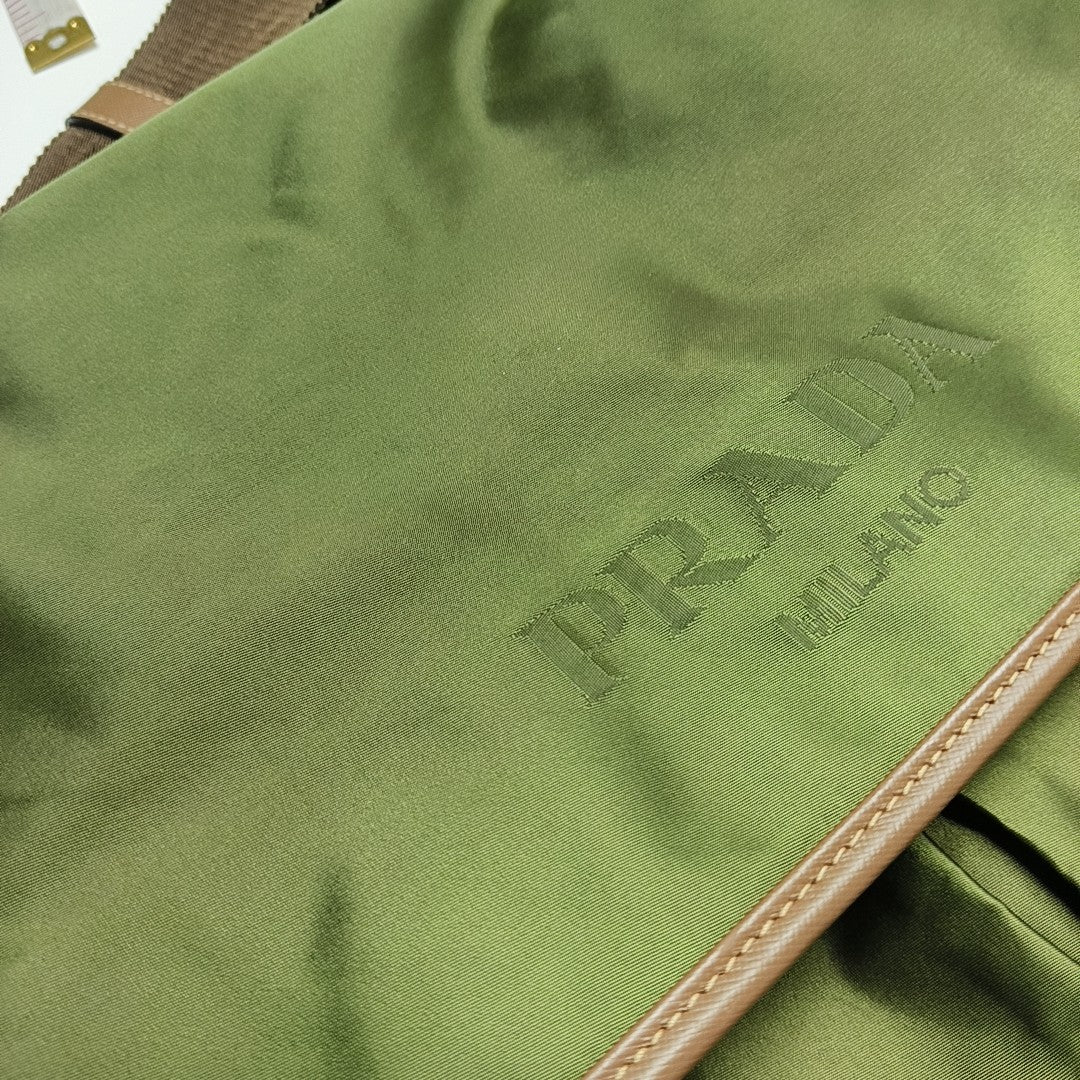 Vela Messenger Bag Nylon Green