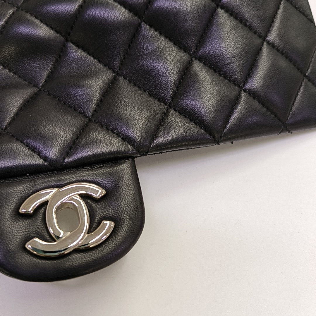 CLASSIC FLAP Medium Quilted Lambskin Black