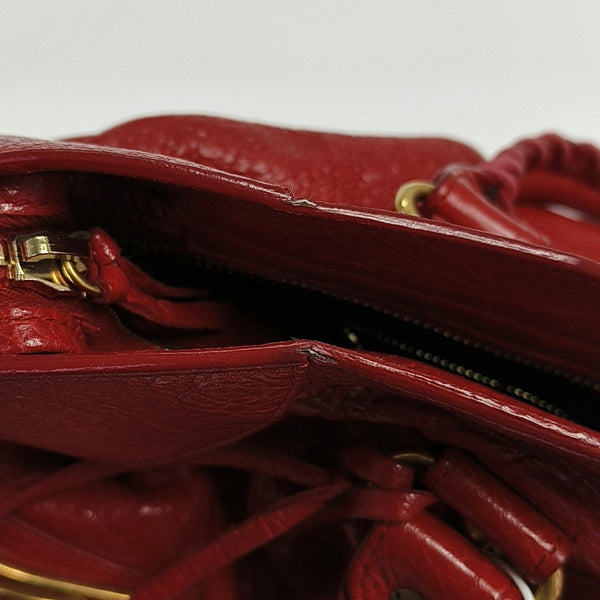 Authenticated pre-owned  Classic City Medium Lambskin Red - Tote Bag at Looply