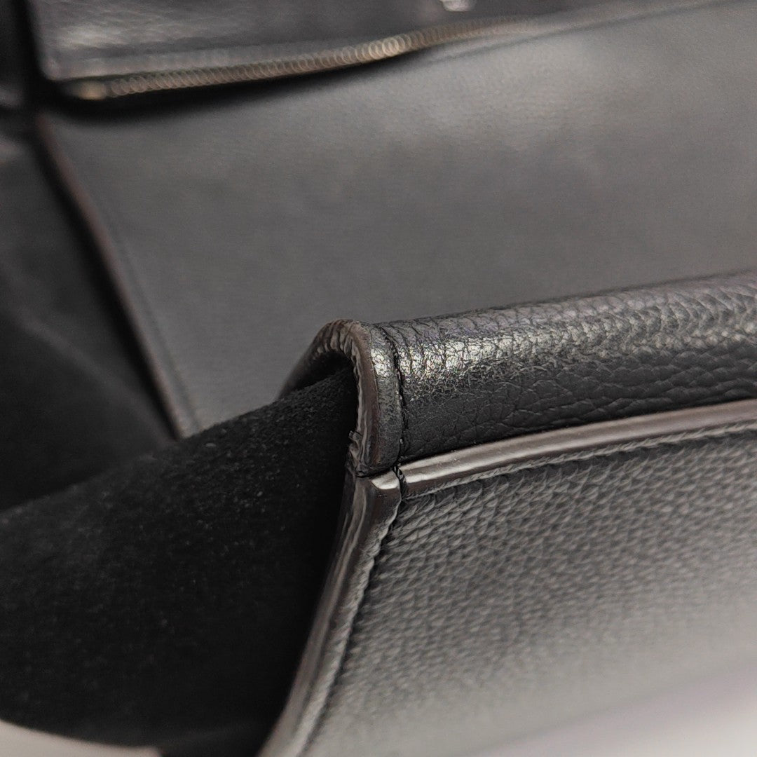 TRAPEZE Medium Calfskin Black