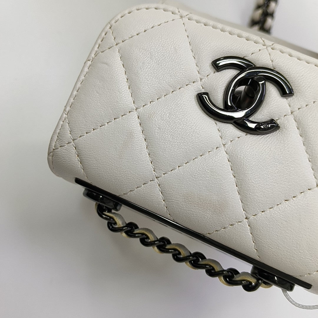TRENDY CC Mini Quilted Lambskin White