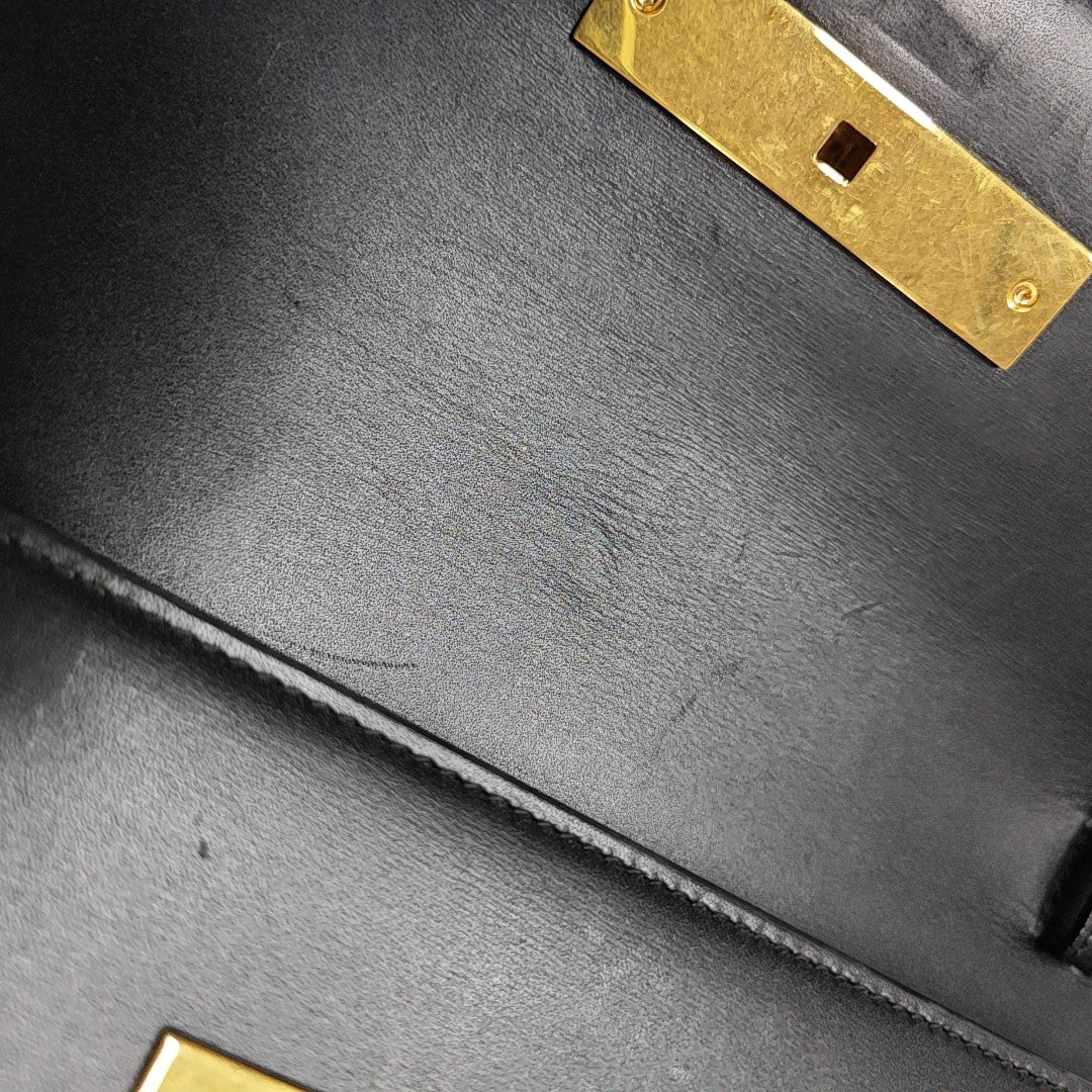 MANHATTAN Medium Calfskin Black