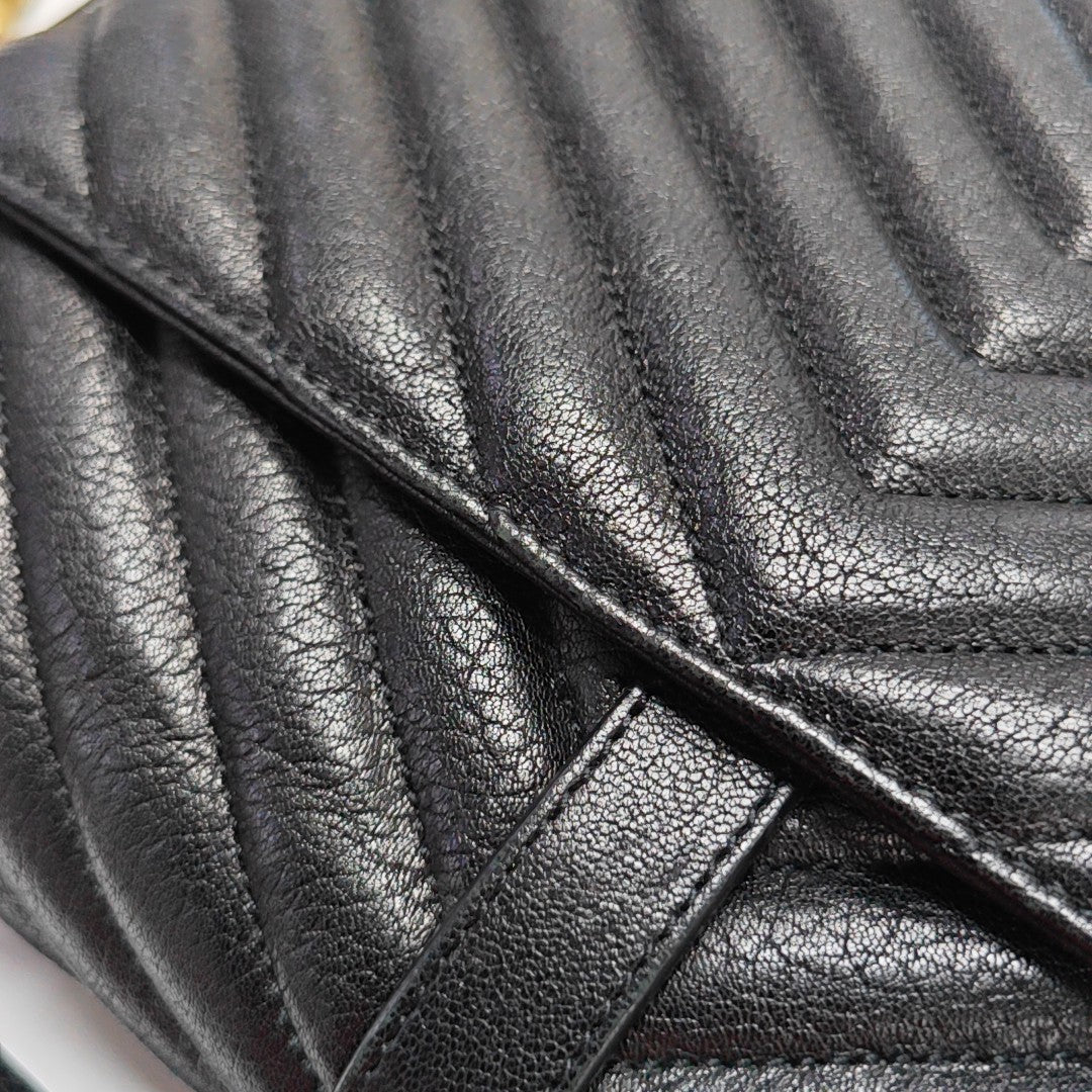COLLEGE Medium Chevron Lambskin Black