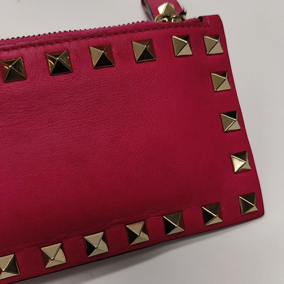 Authenticated pre-owned  Rockstud Calfskin Pink - Clutch at Looply
