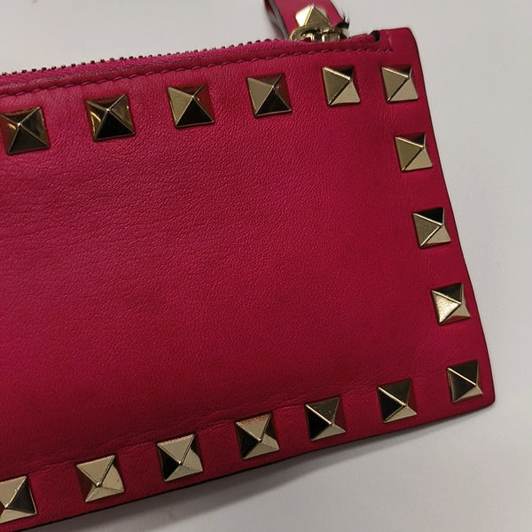 Authenticated pre-owned  Rockstud Calfskin Pink - Clutch at Looply