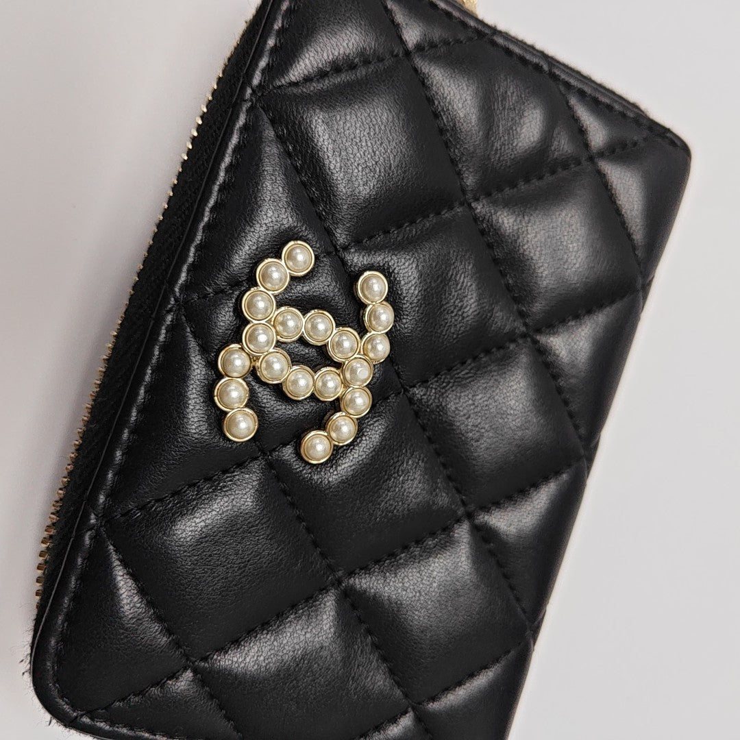 CHANEL 19 Small Quilted Lambskin Black Wallet