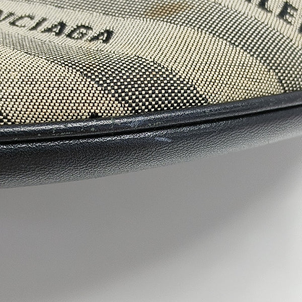 Souvenirs Canvas Gray