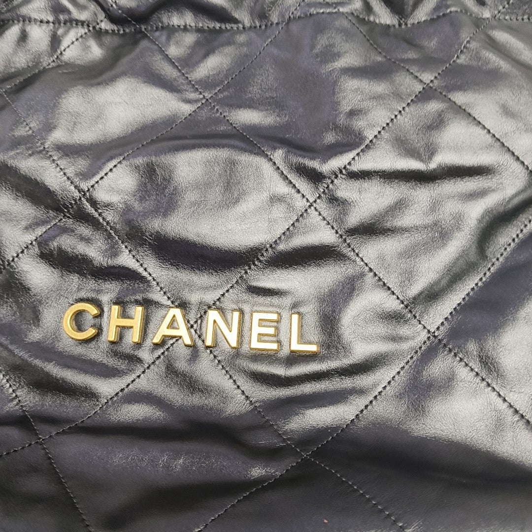 CHANEL 22 Small Quilted Calfskin Black
