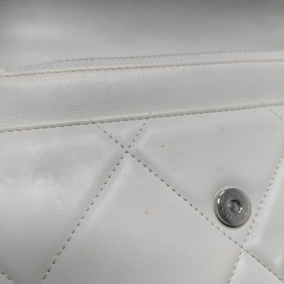 CHANEL 19 WOC Quilted Calfskin White