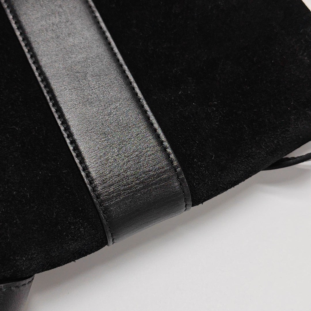 Arli Medium Suede Black