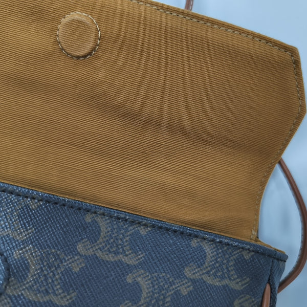 TRIANGLE Coated Canvas Brown