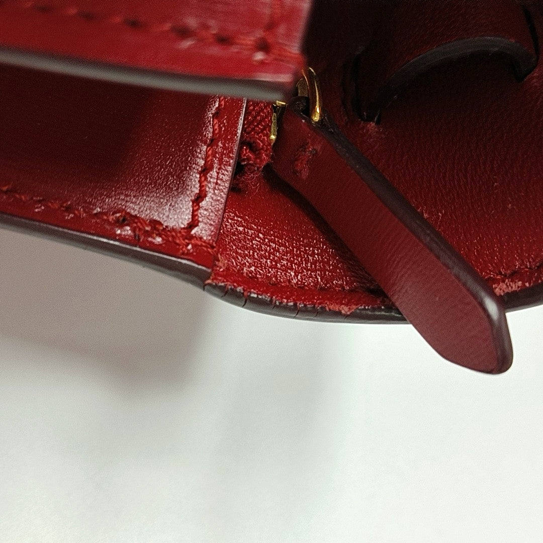 Authenticated pre-owned  CLASSIC BOX Medium Calfskin Red - Crossbody Bag at Looply