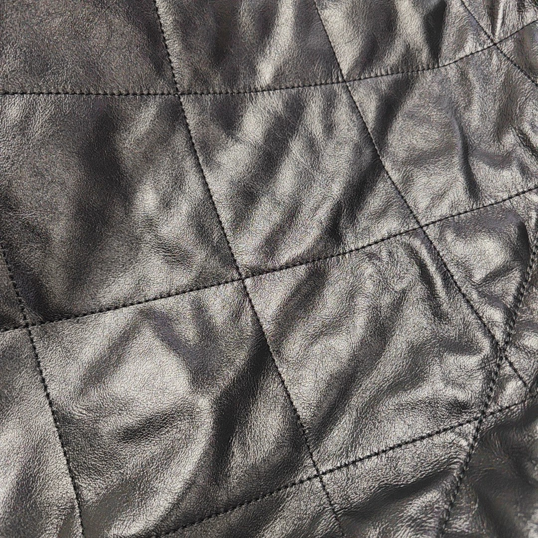 CHANEL 22 Small Quilted Calfskin Black