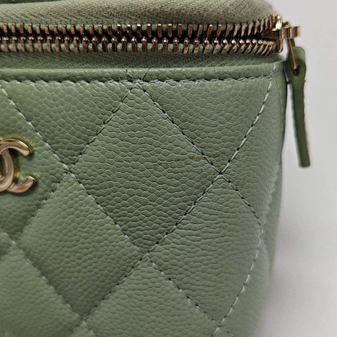 VANITY CASE Mini Quilted Grained Calfskin Green