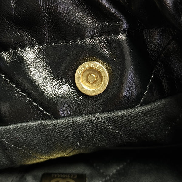 CHANEL 22 Mini Quilted Calfskin Black
