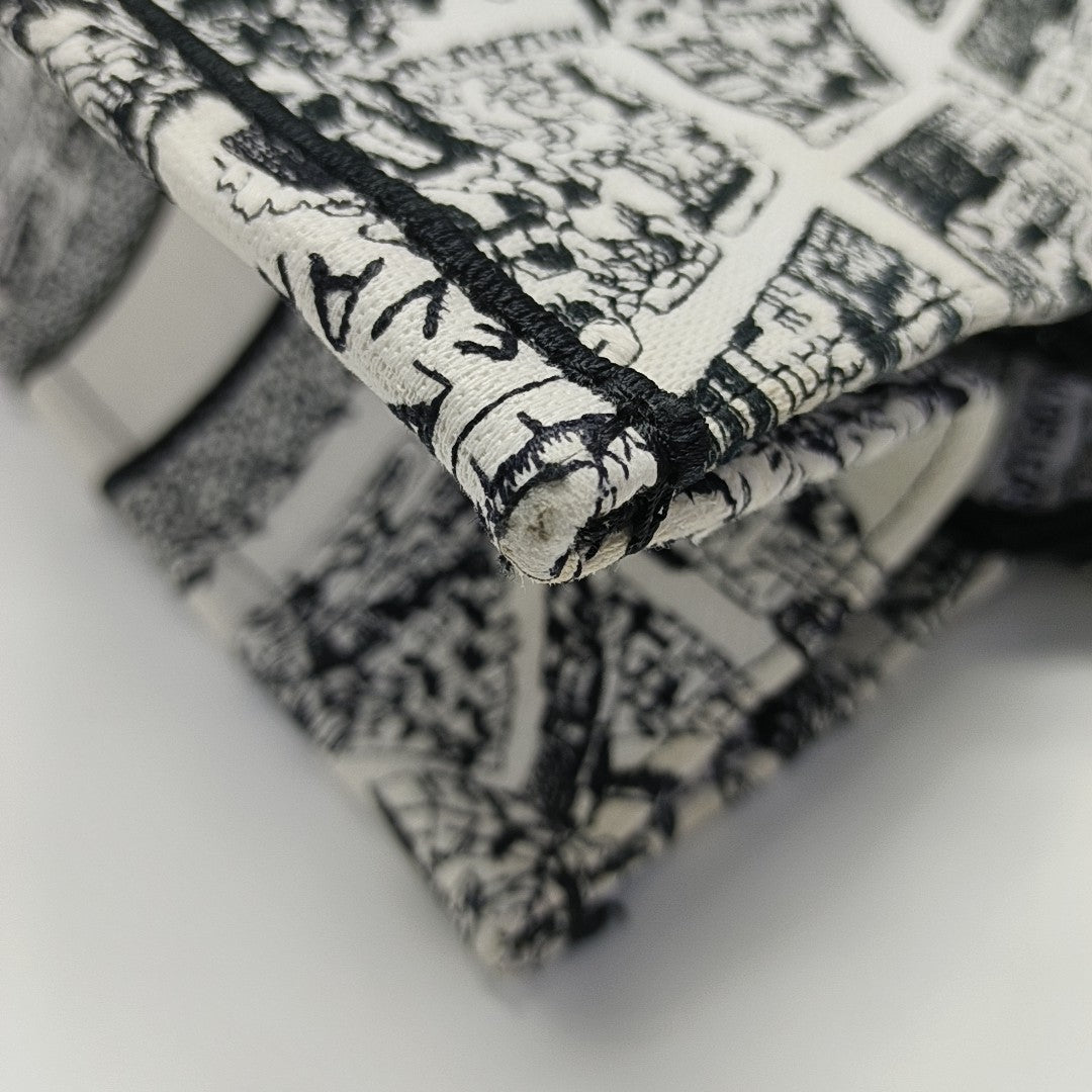 Book Tote Medium Canvas White
