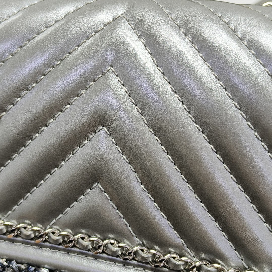 BOY CHANEL Small Chevron Calfskin Gray