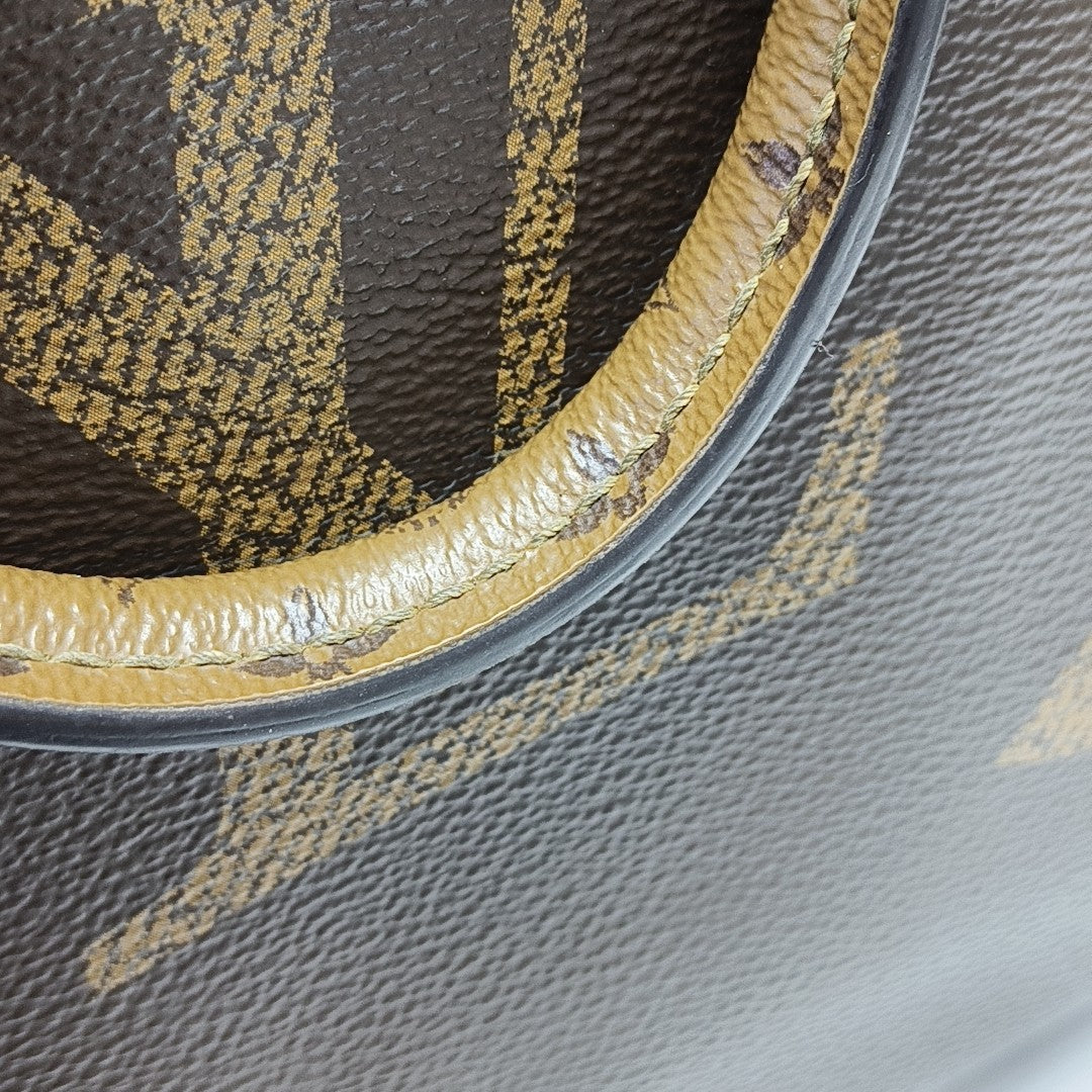 Onthego MM Lona revestida Monogram Marrón