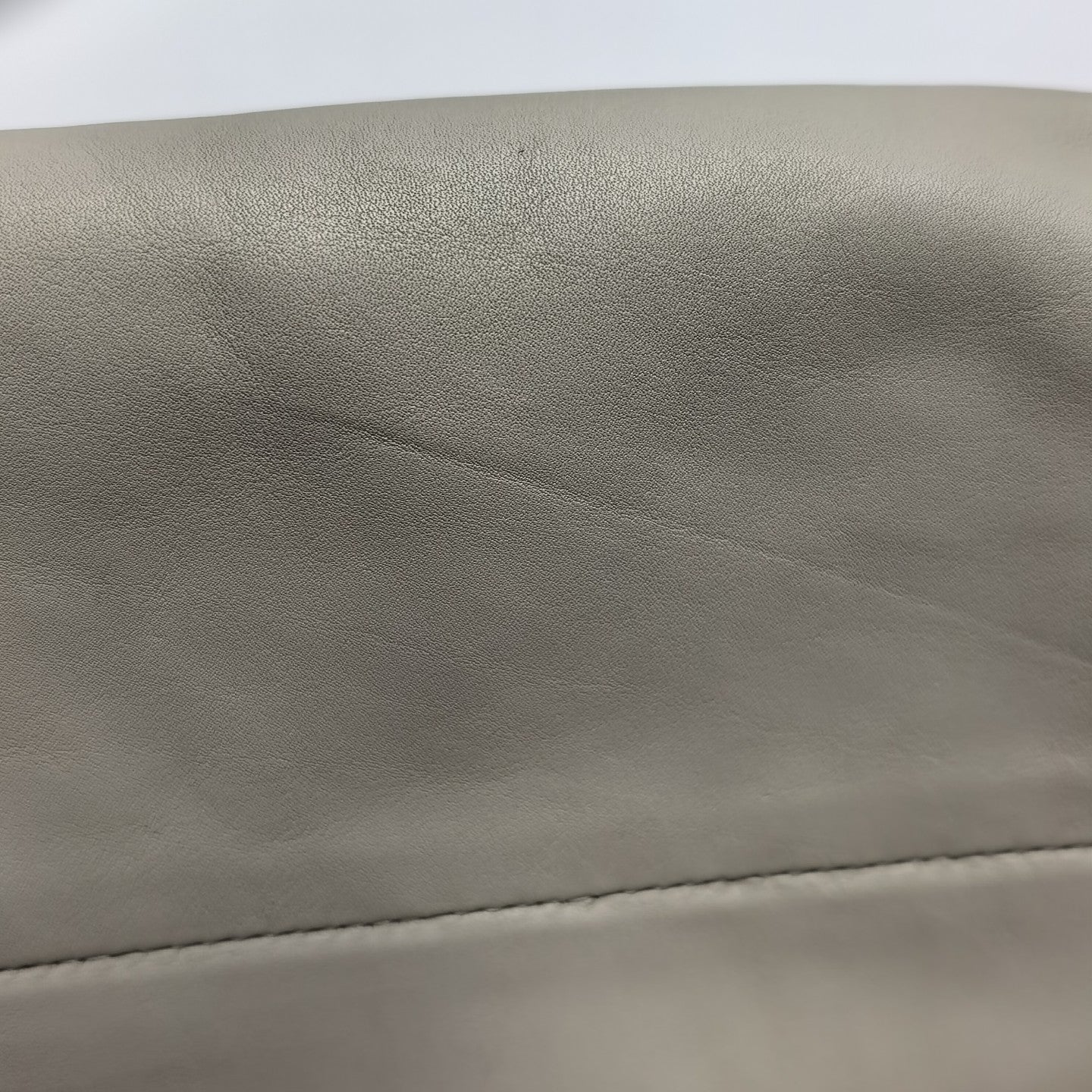 The Pouch Mini Calfskin White