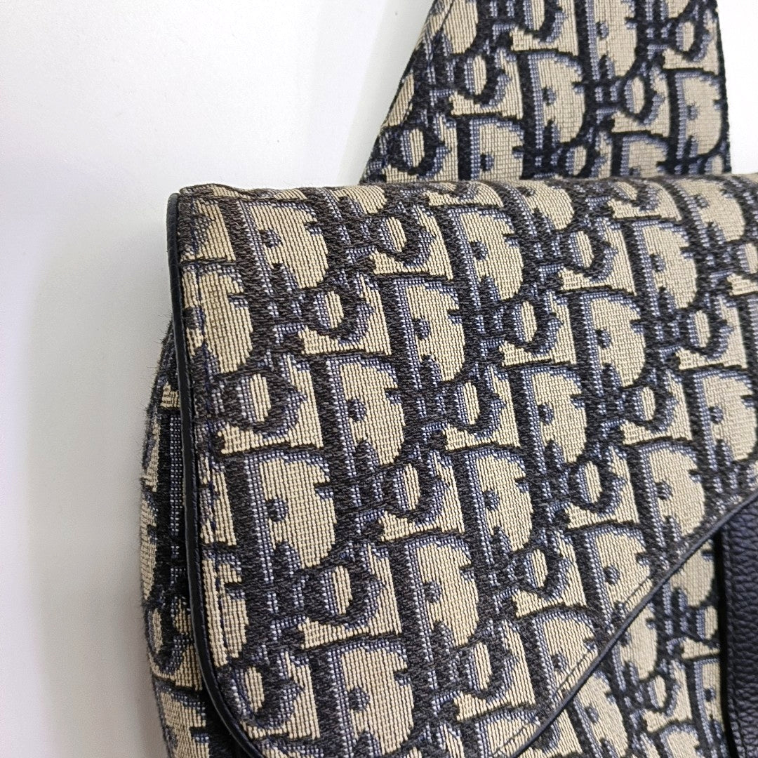 Authenticated pre-owned  Saddle Medium Monogram Canvas Beige - Crossbody Bag at Looply