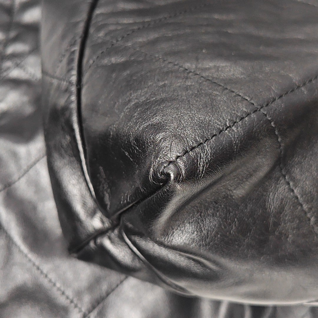 CHANEL 22 Medium Quilted Calfskin Black