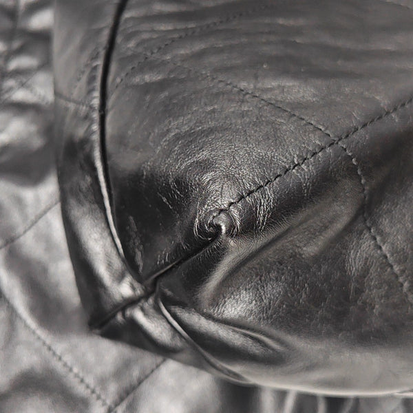 CHANEL 22 Medium Quilted Calfskin Black