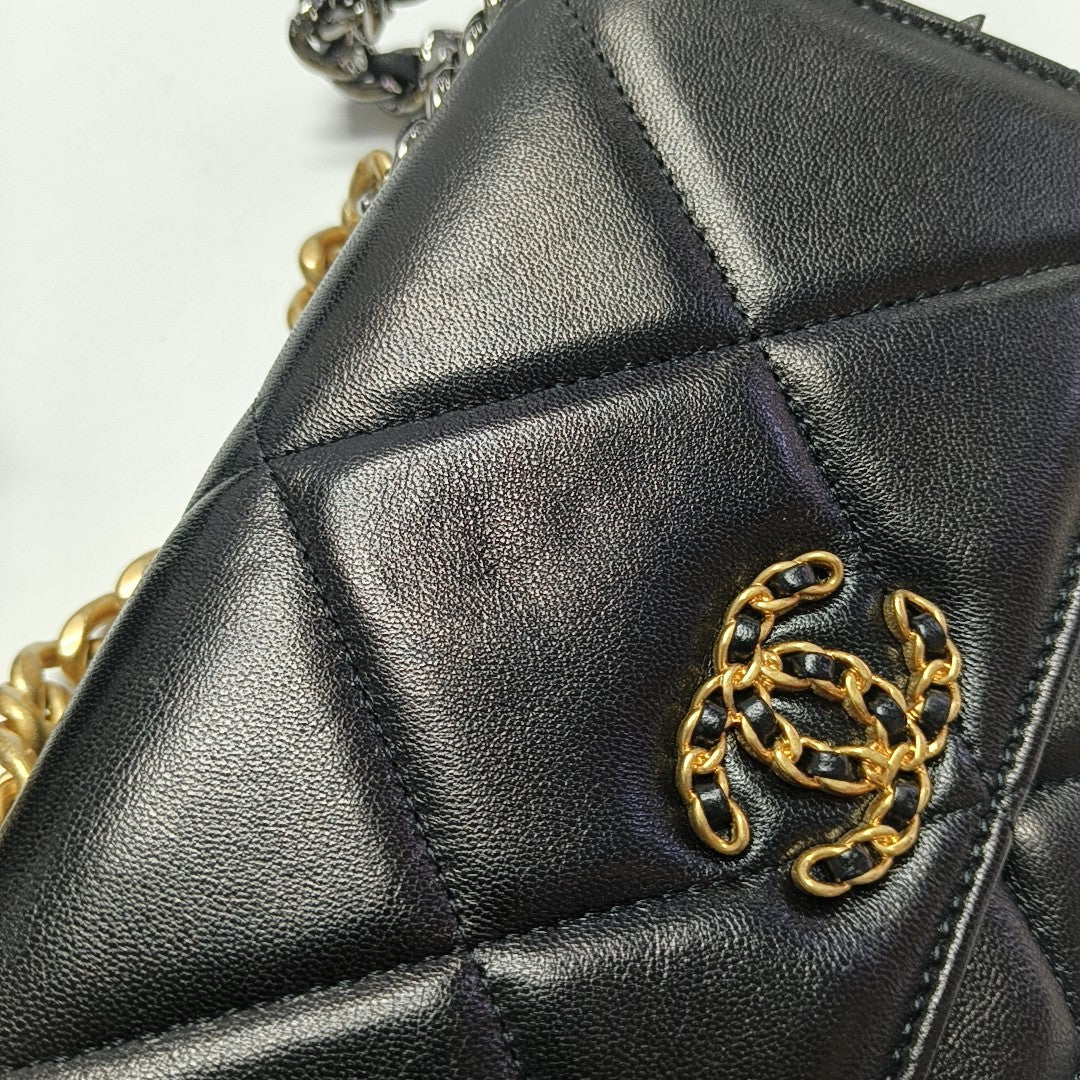 CHANEL 19 WOC Quilted Lambskin Black