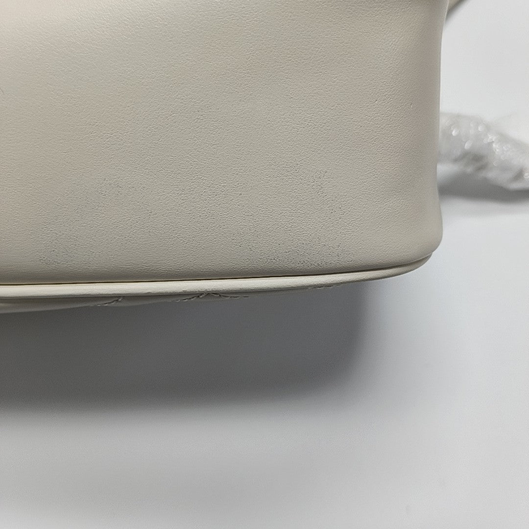 Authenticated pre-owned  GG Marmont Small Quilted Calfskin White - Shoulder Bag at Looply