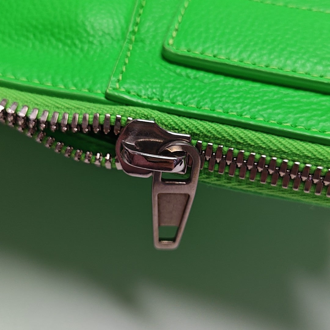 Authenticated pre-owned  Hourglass Calfskin Green - Top Handle Bag at Looply