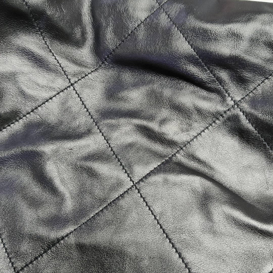 CHANEL 22 Small Quilted Calfskin Black