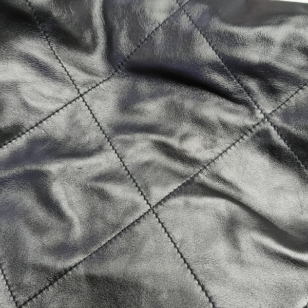 CHANEL 22 Small Quilted Calfskin Black